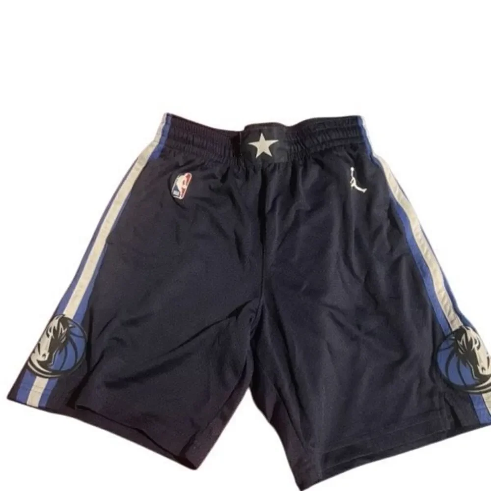 NIKE DALLAS MAVERICK TEAM BASKETBALL SHORTS